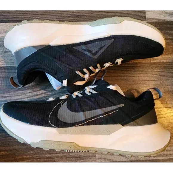 NIKE TRAIL JUNIPER 2 MENS SIZE 7 WOMENS SIZE 8.5 RUNNING SNEAKERS BLACK KHAKI