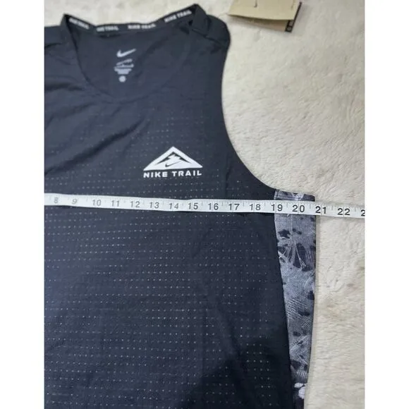 Nike Trail Men Large Solar Chase Dri-FIT Reflective Running Tank Top DX0857 010