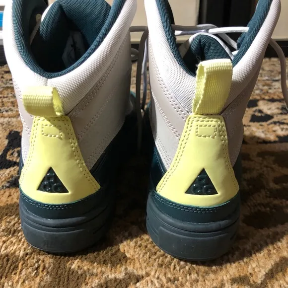 Nike Woodside 2 High ACG Big Kids Boots 524872-302