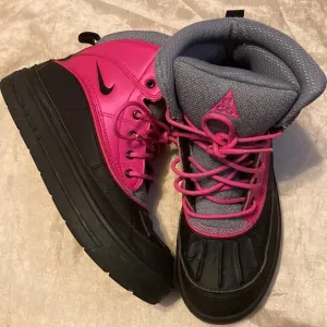 Nike Woodside 2 High ACG Pink Foil Black Grey Boots