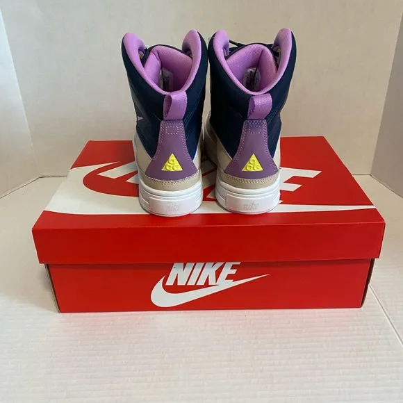 Nike Woodside 2 High ACG Sanddrift/Fuchsia/Sable Girls' Boots. (2)4.5Y &amp; (1)6.5Y