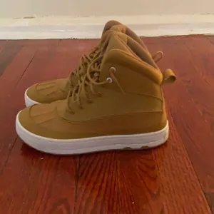 Nike Woodside 2 High Duck Boots
