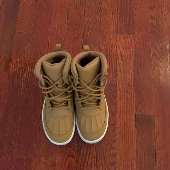 Nike Woodside 2 High Duck Boots