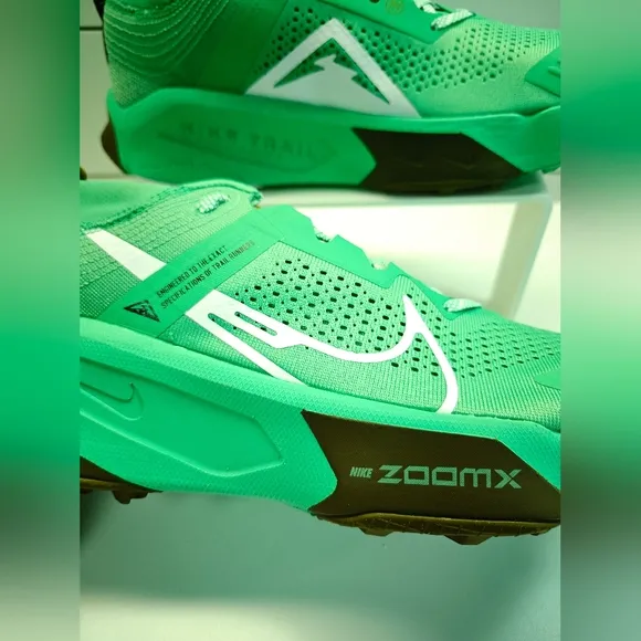 Nike ZoomX Zegama Spring Green Olive Flak Trail Hiking Running Sneakers size 12