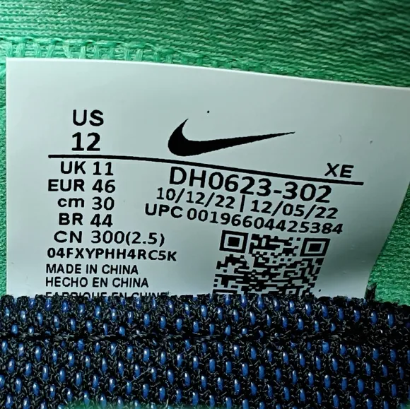 Nike ZoomX Zegama Spring Green Olive Flak Trail Hiking Running Sneakers size 12