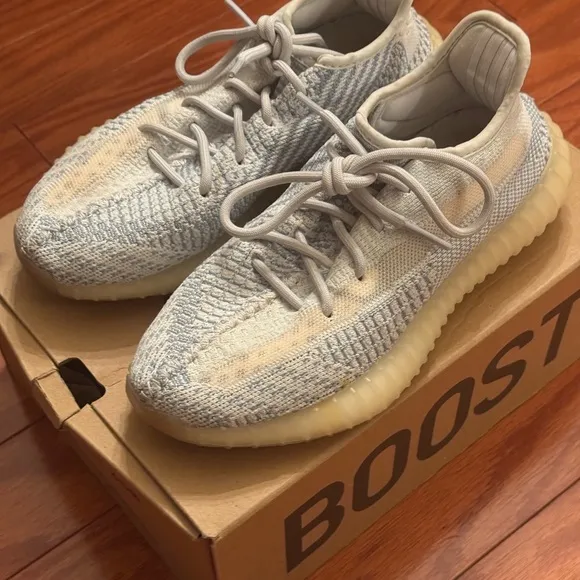 NIV Yeezy Boost 350 V2 sz 7 women. Size 5.5 men. Box included. Clouds=so comfy!