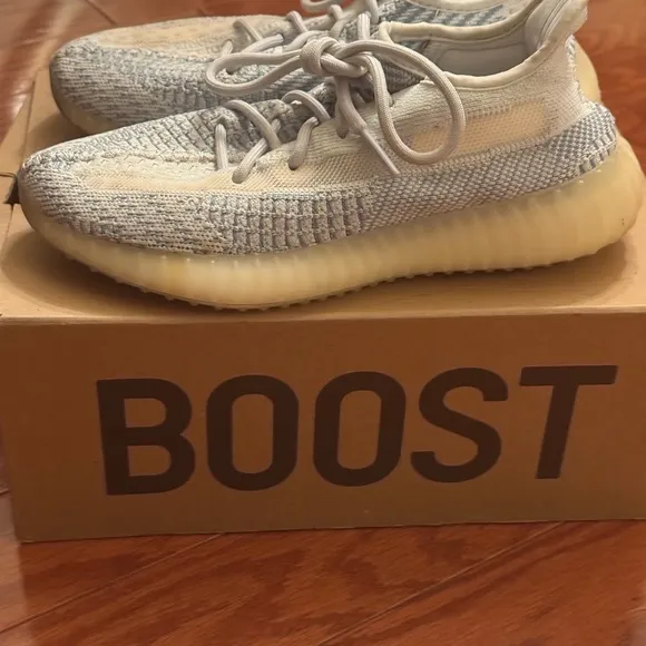 NIV Yeezy Boost 350 V2 sz 7 women. Size 5.5 men. Box included. Clouds=so comfy!