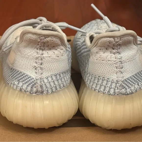 NIV Yeezy Boost 350 V2 sz 7 women. Size 5.5 men. Box included. Clouds=so comfy!