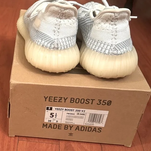 NIV Yeezy Boost 350 V2 sz 7 women. Size 5.5 men. Box included. Clouds=so comfy!