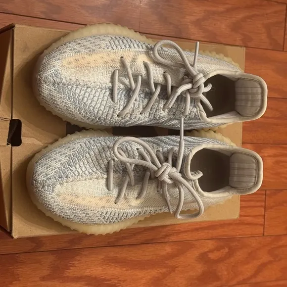 NIV Yeezy Boost 350 V2 sz 7 women. Size 5.5 men. Box included. Clouds=so comfy!