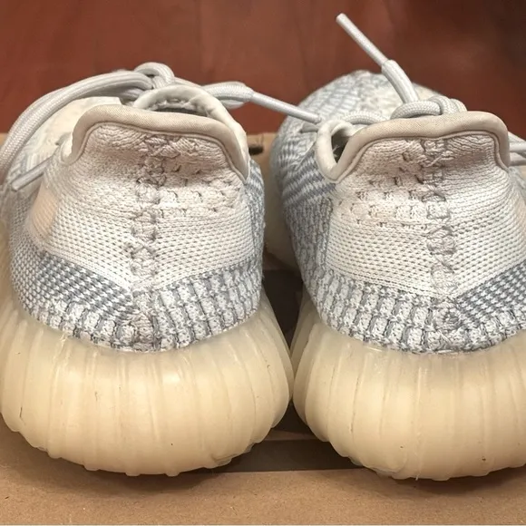 NIV Yeezy Boost 350 V2 sz 7 women. Size 5.5 men. Box included. Clouds=so comfy!