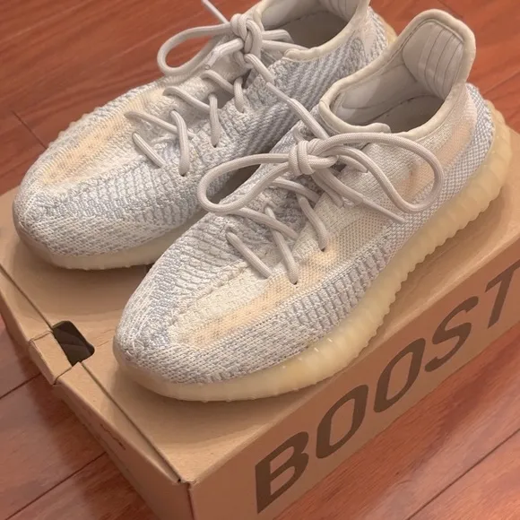 NIV Yeezy Boost 350 V2 sz 7 women. Size 5.5 men. Box included. Clouds=so comfy!