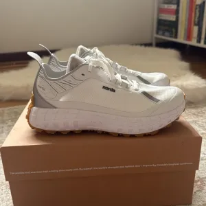 Norda White and Gray Running Shoes