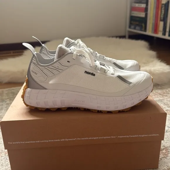 Norda White and Gray Running Shoes