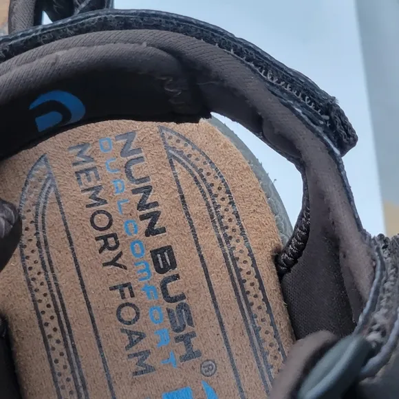 NUNN BUSH 3 STRAP SANDALS
