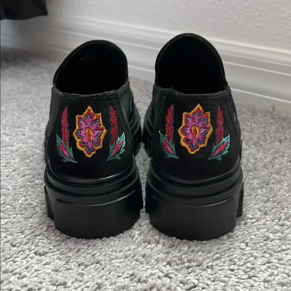 NWOB Farm Rio Embroidered Black Loafers US 6