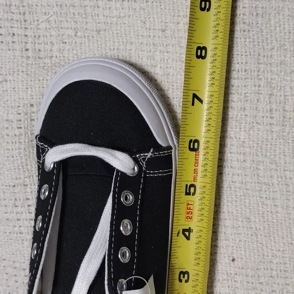 NWOB FOOTMATES Taylor Lace-Up Canvas Flats Boys and Girls Shoes Size 11