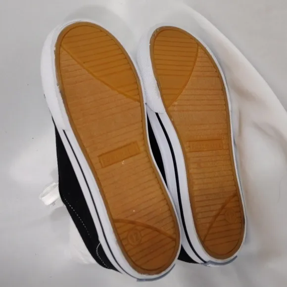 NWOB FOOTMATES Taylor Lace-Up Canvas Flats Boys and Girls Shoes Size 11