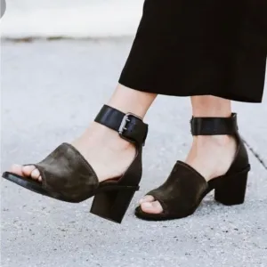 NWOB Frye Brielle Suede Leather Ankle Strap Sandals size 8