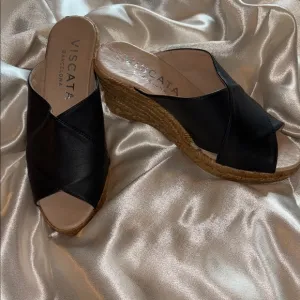 NWOB Viscata Barcelona Espadrille Wedges with Black strap