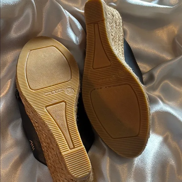 NWOB Viscata Barcelona Espadrille Wedges with Black strap