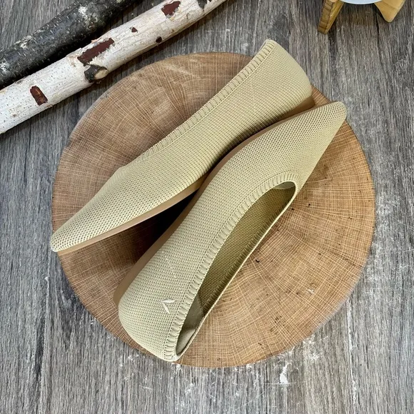 *NWOB Vivaia Aria 5 Pointed-Toe Ballet Flats Nude Peach Size 38.5/7.5