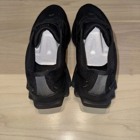 NWOT ALO Yoga Runner Black/Black Lace-Up Running Sneakers Men's 8 Women's 9.5