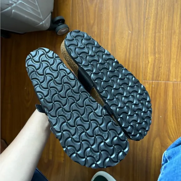 NWOT Birkenstock Mayari Black Toe Strap Sandal