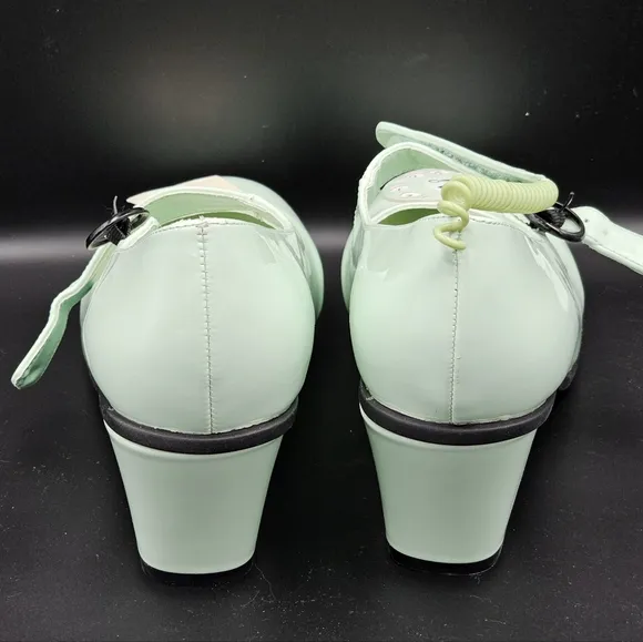 NWOT Chocolaticas Mid Heels Call Me in Mint Green - MARY JANE PUMP 11/41
