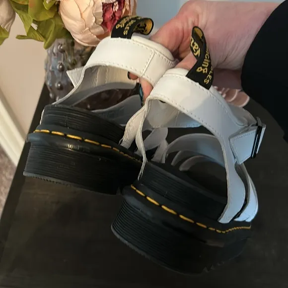 NWOT Dr Marten Blaire Hydro Leather Strap Sandals(size 9)