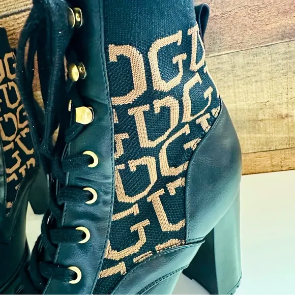 NWOT Guess Grows-R Knit Logo Heeled Platform Boots