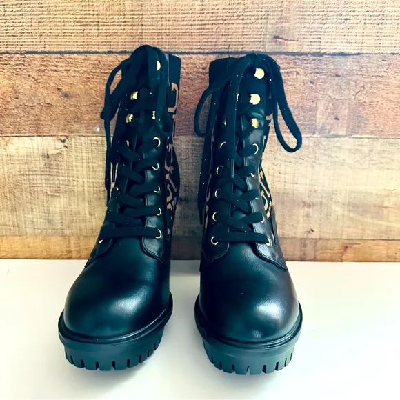 NWOT Guess Grows-R Knit Logo Heeled Platform Boots