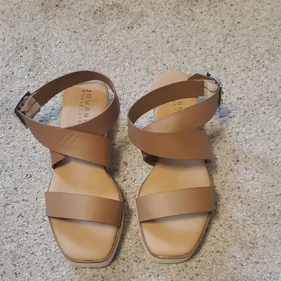 Nwot Journee Collection Brown Sandals Sz 8.5
