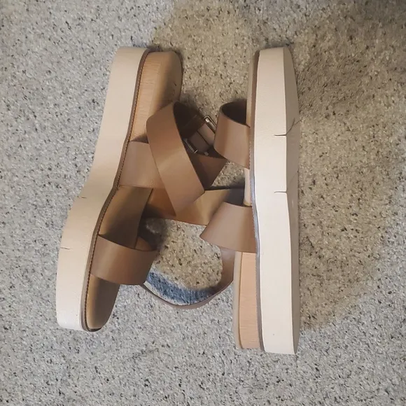 Nwot Journee Collection Brown Sandals Sz 8.5