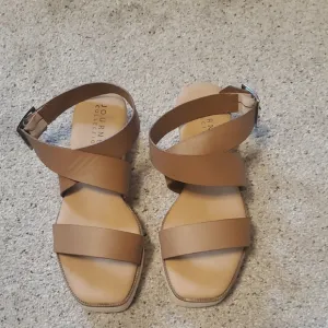 Nwot Journee Collection Brown Sandals Sz 8.5