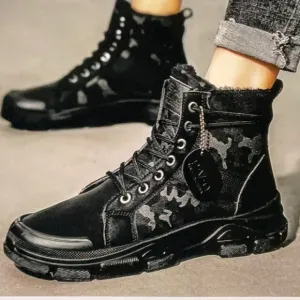 NWOT men’s black camouflage fleece lined high top lace boots, size 8.5