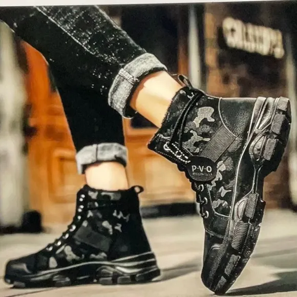 NWOT men’s black camouflage fleece lined high top lace boots, size 8.5
