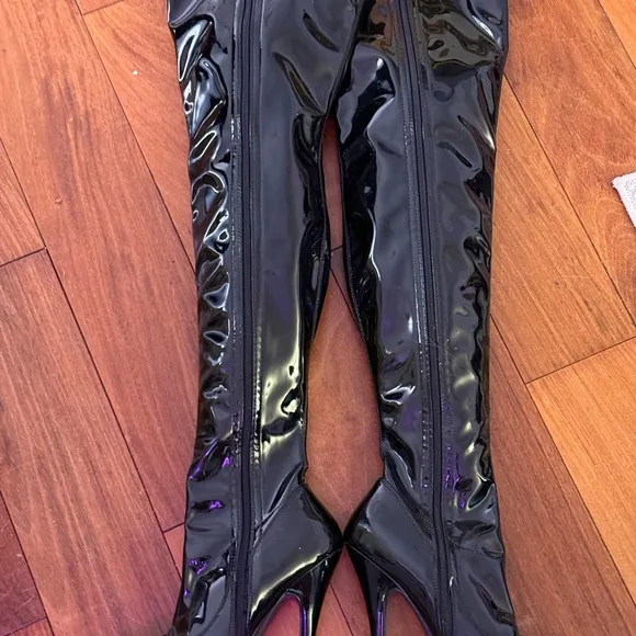 NWOT Pleaser Black Thigh-High Patent Leather Domina-3000 Thigh High Heel Boots