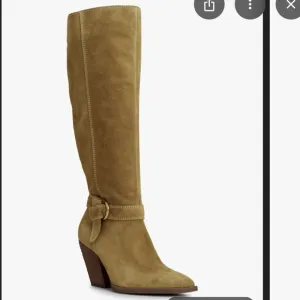 NWOT VINCE CAMUTO Grathlyn Seude Leather Tan Knee High Boot Size 6.5