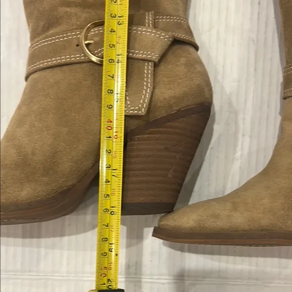 NWOT VINCE CAMUTO Grathlyn Seude Leather Tan Knee High Boot Size 6.5