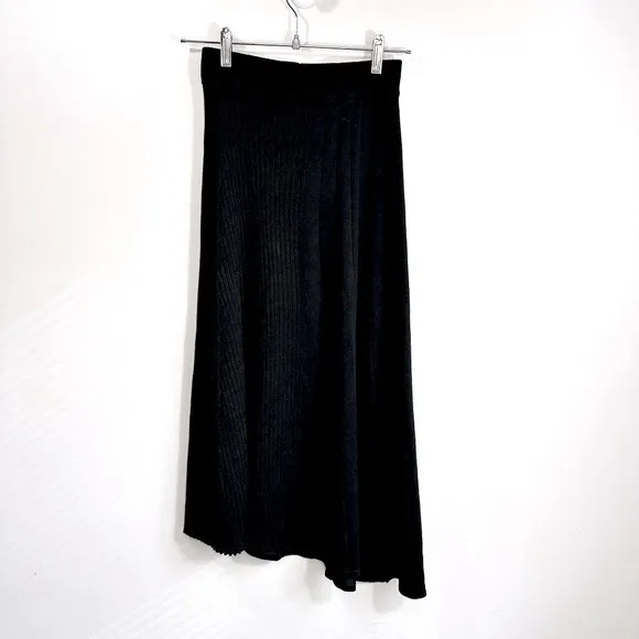 NWT Bishop   Young Black Ribbed Pleated Asymmetrical Midi Skirt Size Small