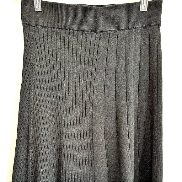NWT Bishop   Young Black Ribbed Pleated Asymmetrical Midi Skirt Size Small