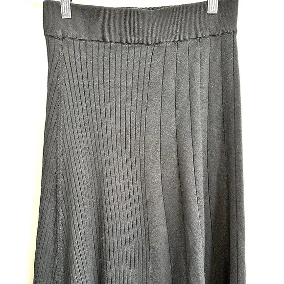 NWT Bishop   Young Black Ribbed Pleated Asymmetrical Midi Skirt Size Small