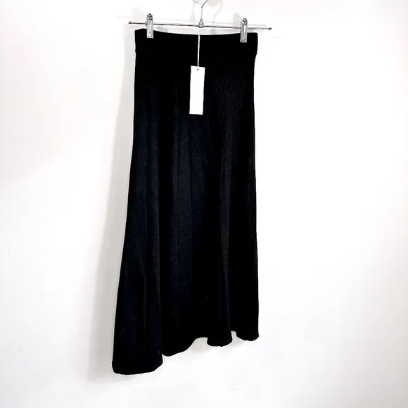 NWT Bishop   Young Black Ribbed Pleated Asymmetrical Midi Skirt Size Small