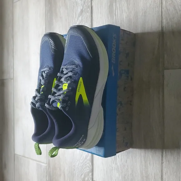 NWT Brooks Cascadia 16 Trail Running Sneakers