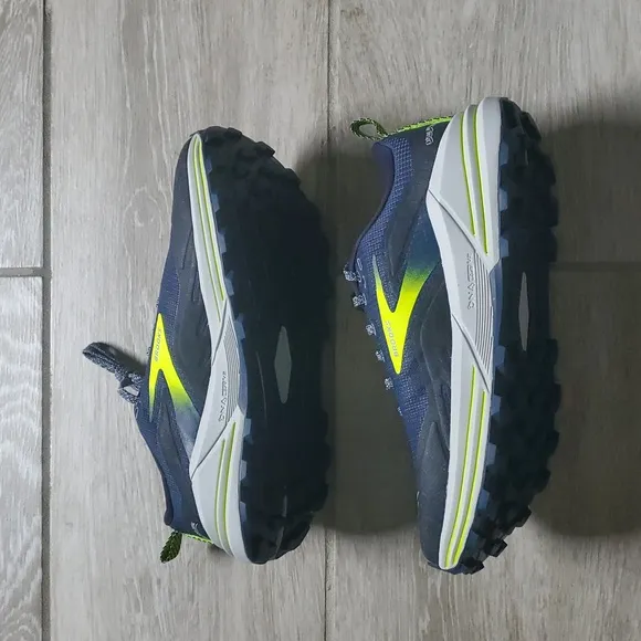 NWT Brooks Cascadia 16 Trail Running Sneakers