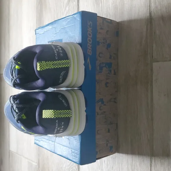 NWT Brooks Cascadia 16 Trail Running Sneakers