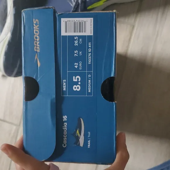 NWT Brooks Cascadia 16 Trail Running Sneakers