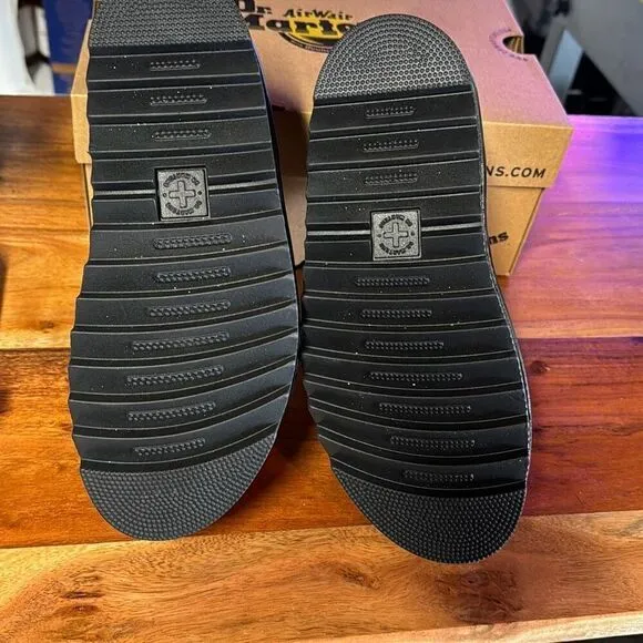 NWT Dr. Martens Women's Nartilla Sandal size 7