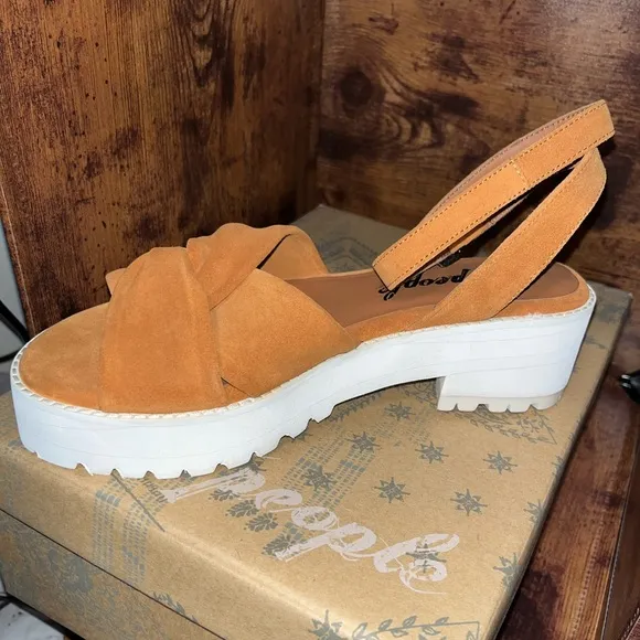 NWT! Free People Essex Leather Sandal in Taupe